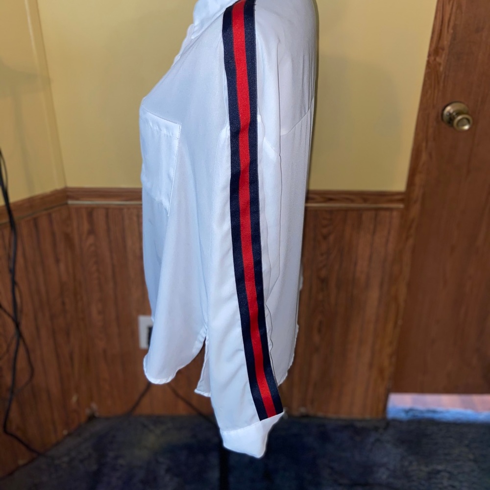 A thin long sleeve shirt